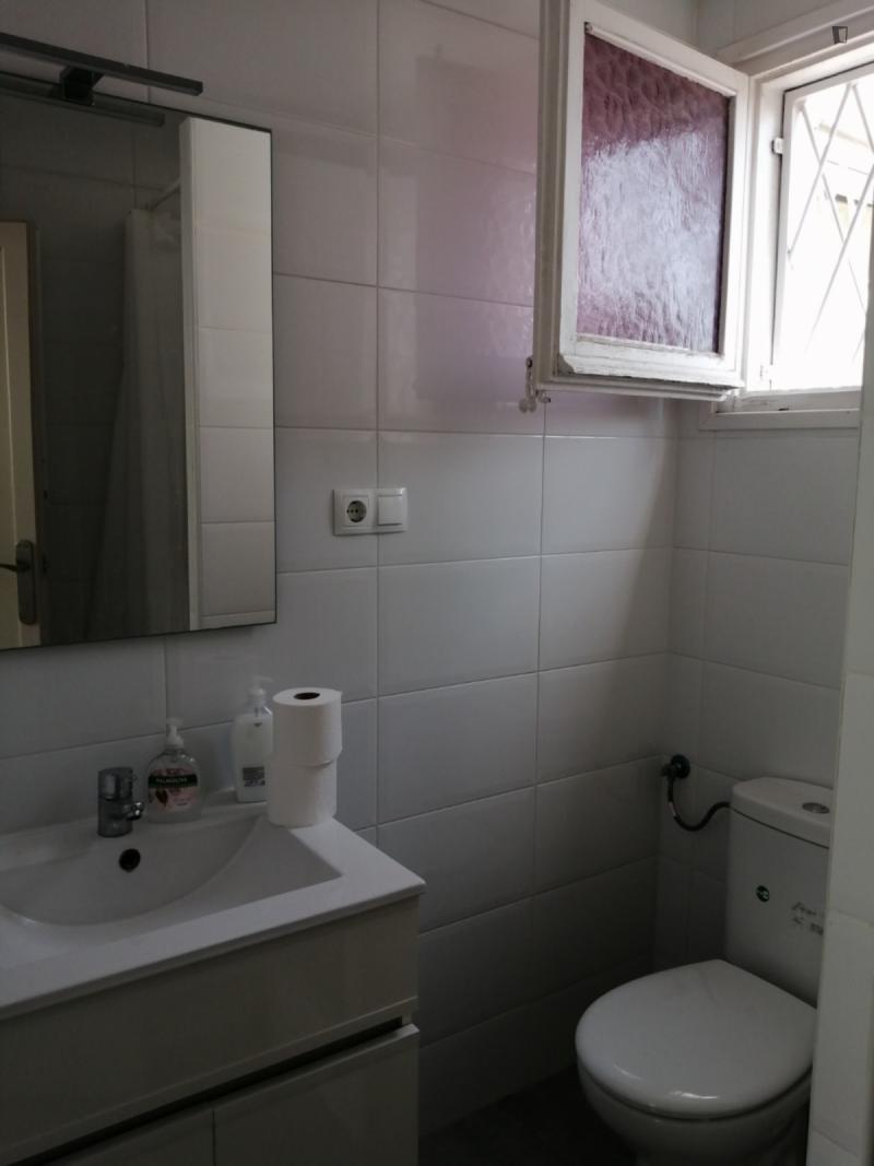 Habitación amueblada en piso compartido de 9 personas en Eixample · 4