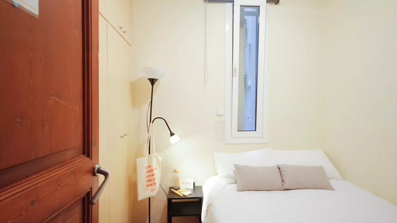 Habitación amueblada en piso compartido en Gràcia · 2