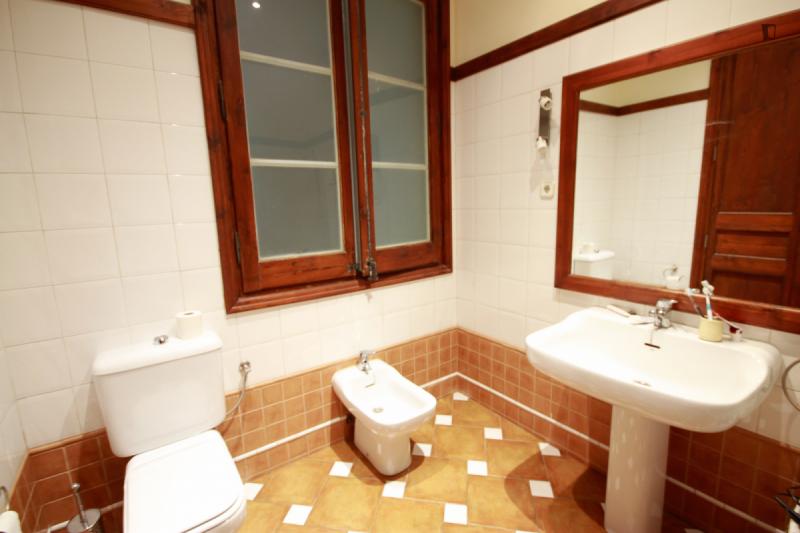 Habitación amueblada en piso compartido de 5 personas en Gràcia · 2