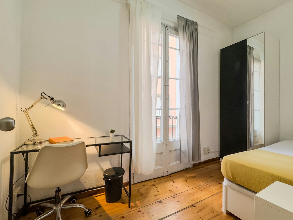 Habitación amueblada en piso compartido de 7 personas en Sants-Montjuïc · 3