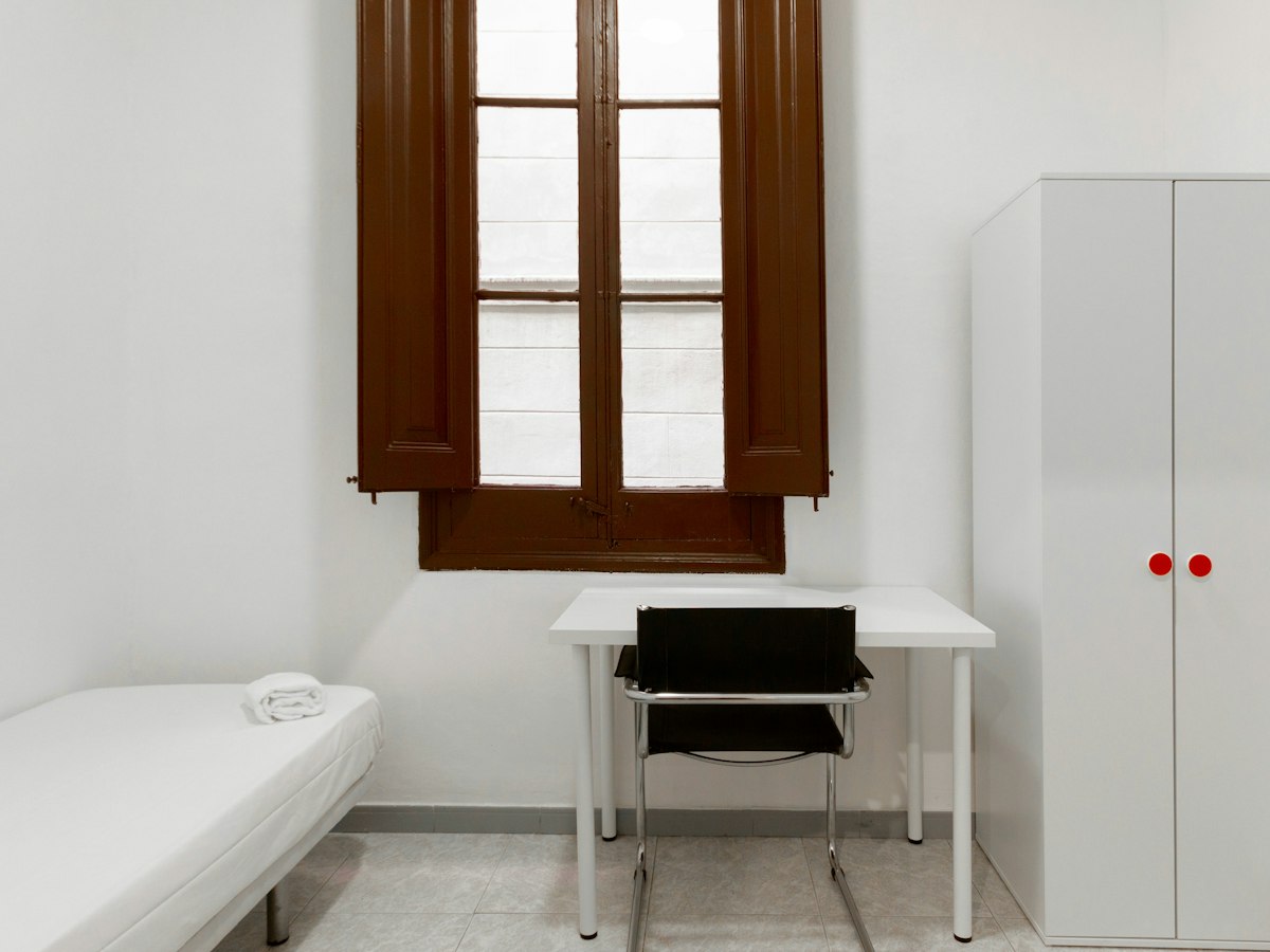 Habitación amueblada en piso compartido de 12 personas en Eixample · 3