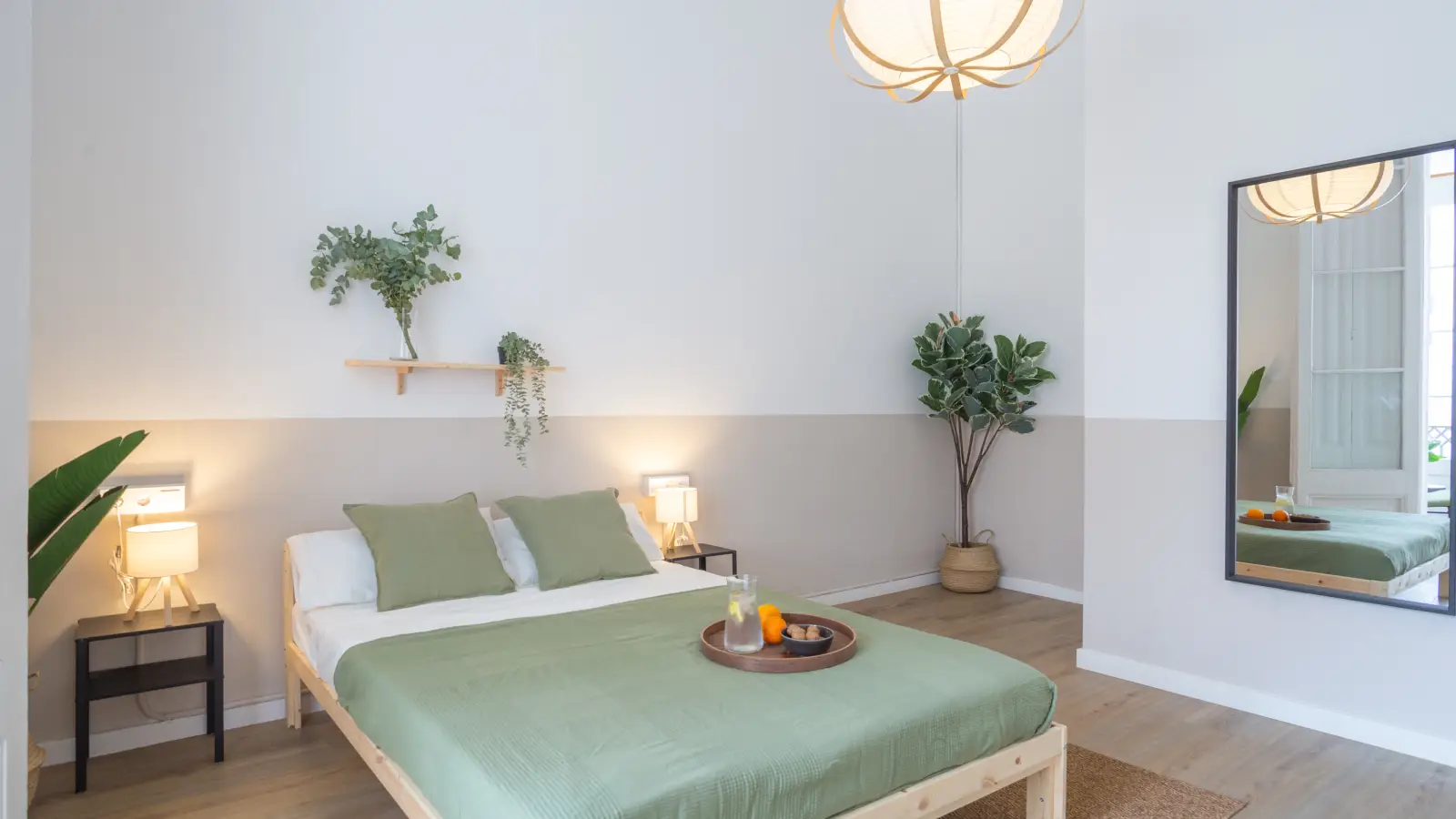 Furnished room in a shared flat in Eixample · 2