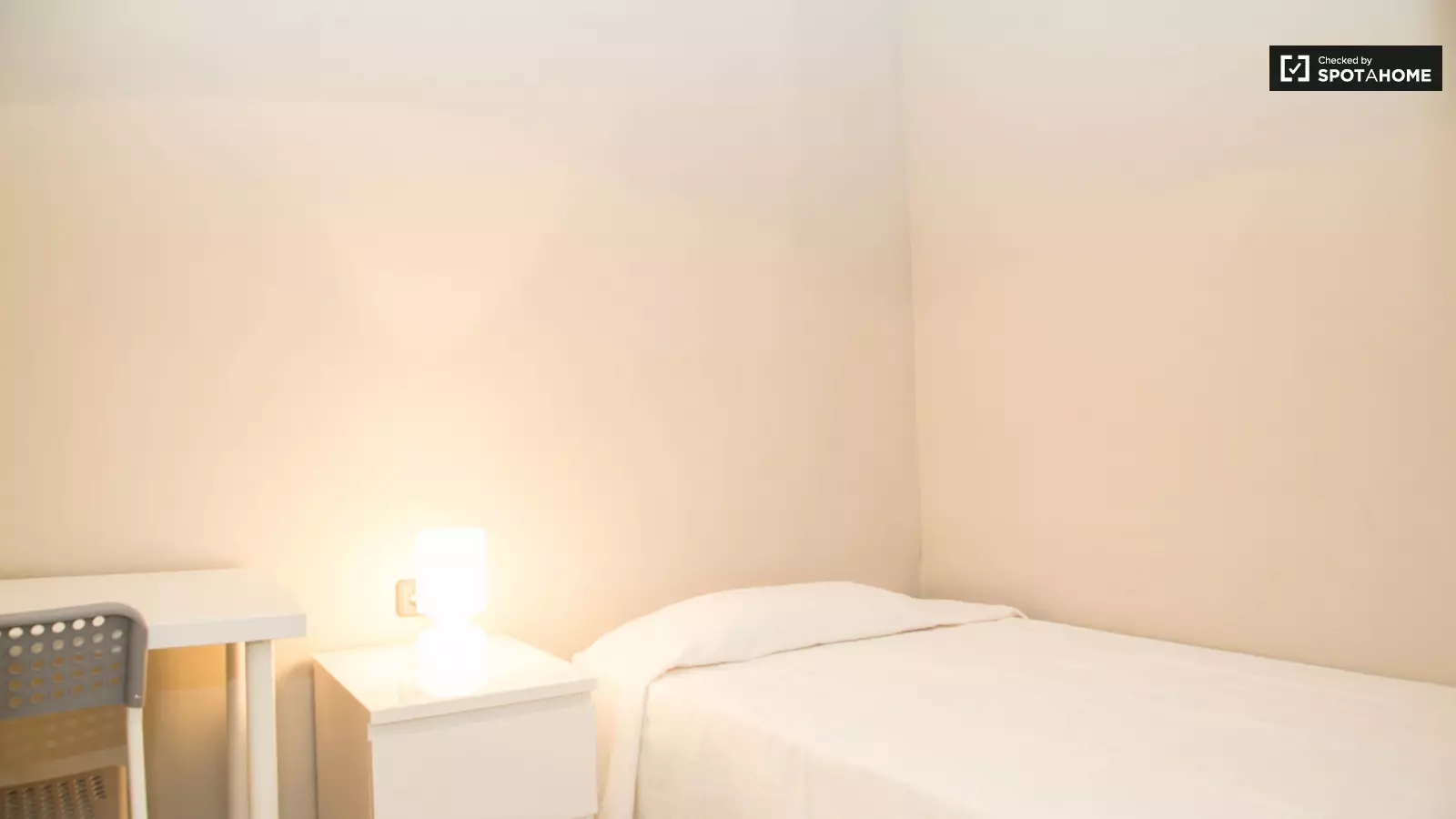 Habitación amueblada en piso compartido en Ciutat Vella · 2