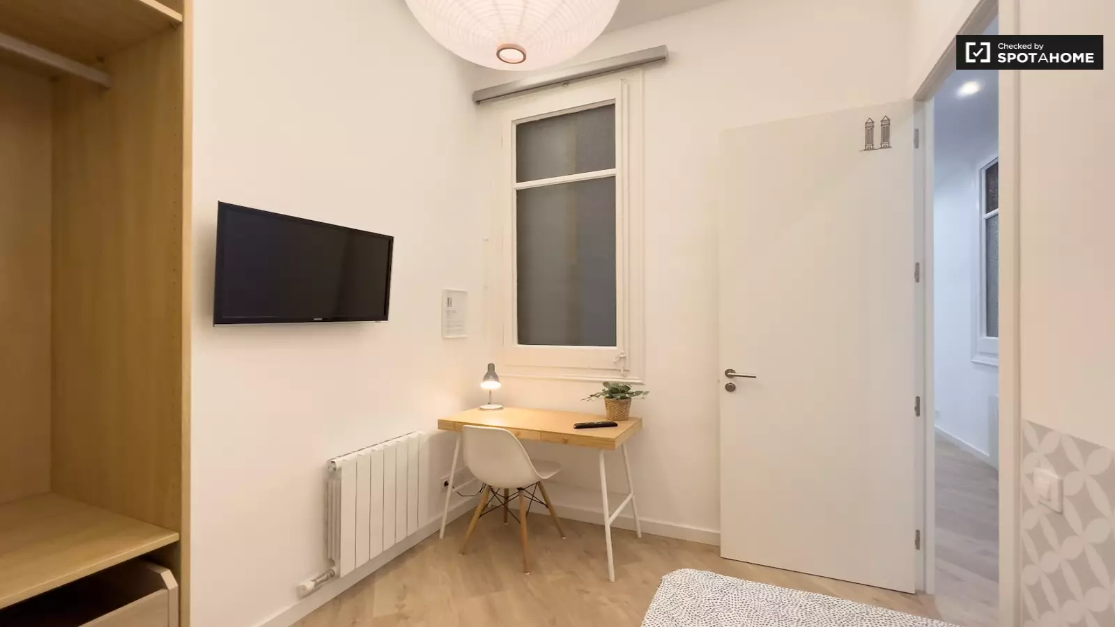 Habitación amueblada en piso compartido de 7 personas en Les Corts · 2