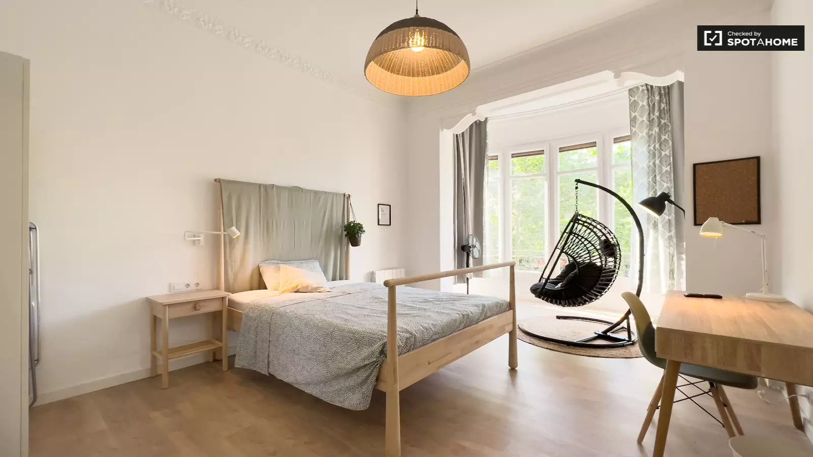 Habitación amueblada en piso compartido de 7 personas en Les Corts · 3