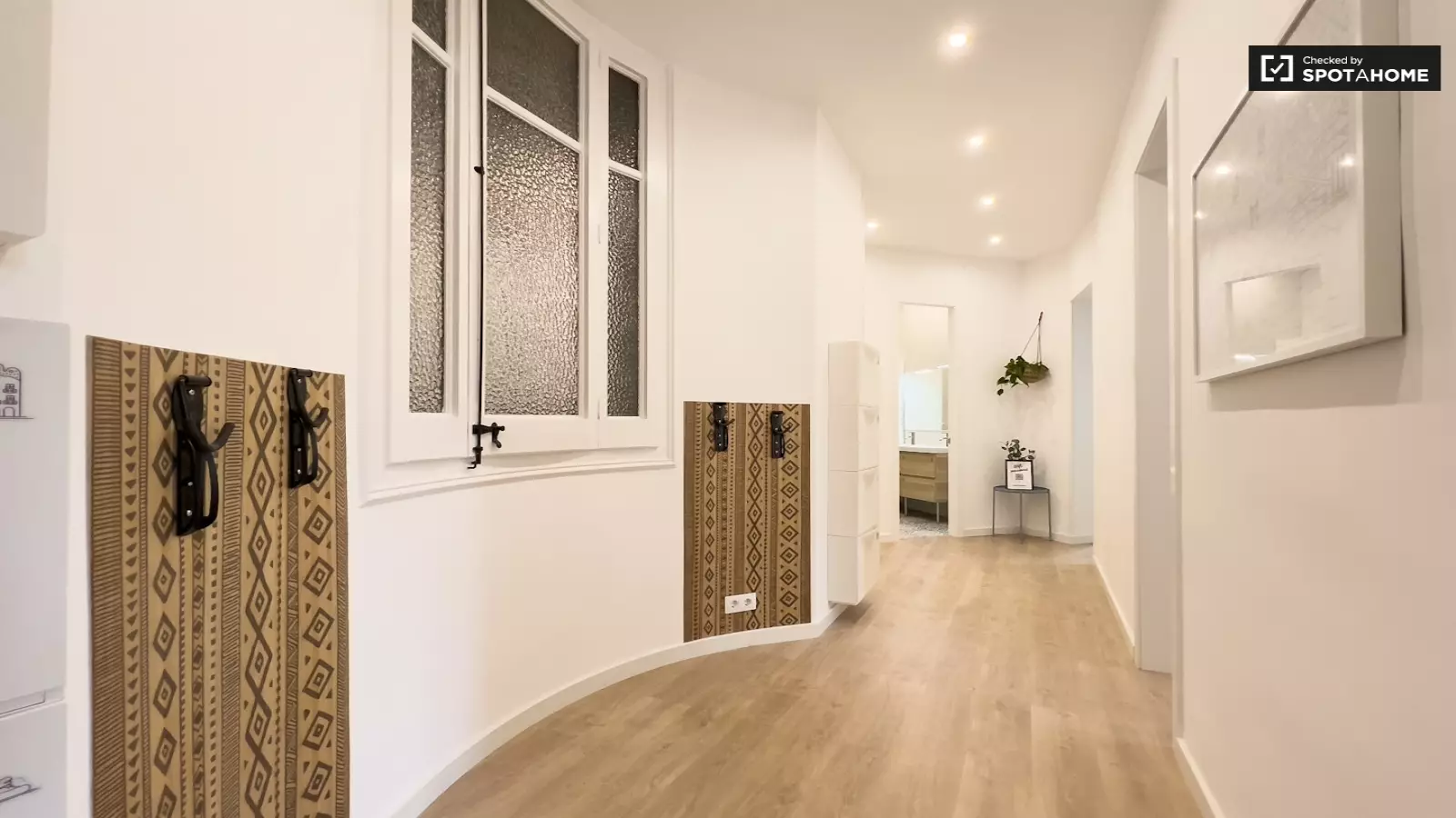 Habitación amueblada en piso compartido de 7 personas en Les Corts · 4