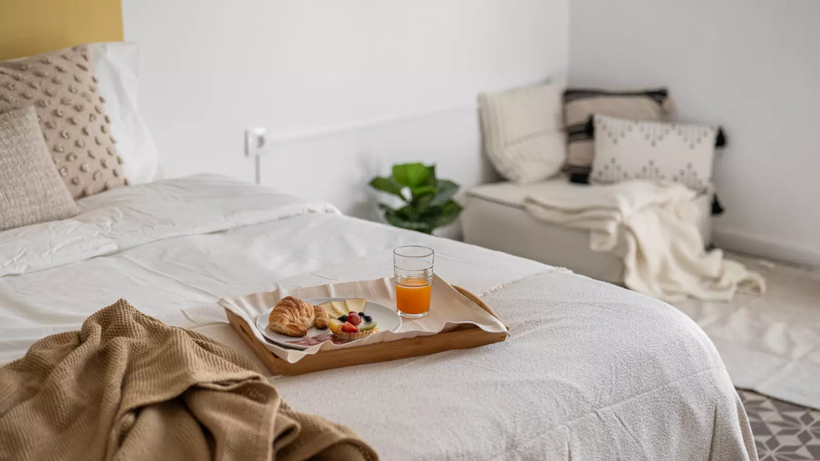 Furnished room in a shared flat in Ciutat Vella · 3