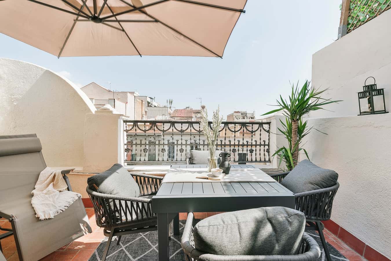 Furnished 2-bedroom flat in Eixample, 61 m² · 3