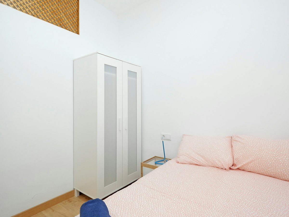 Habitación amueblada en piso compartido de 4 personas en Ciutat Vella · 2