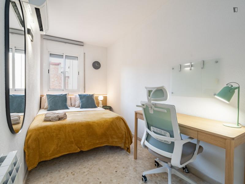 Furnished room in a 3-person shared flat in L'Hospitalet · 3