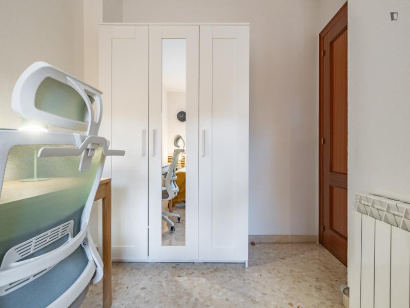 Furnished room in a 3-person shared flat in L'Hospitalet · 4