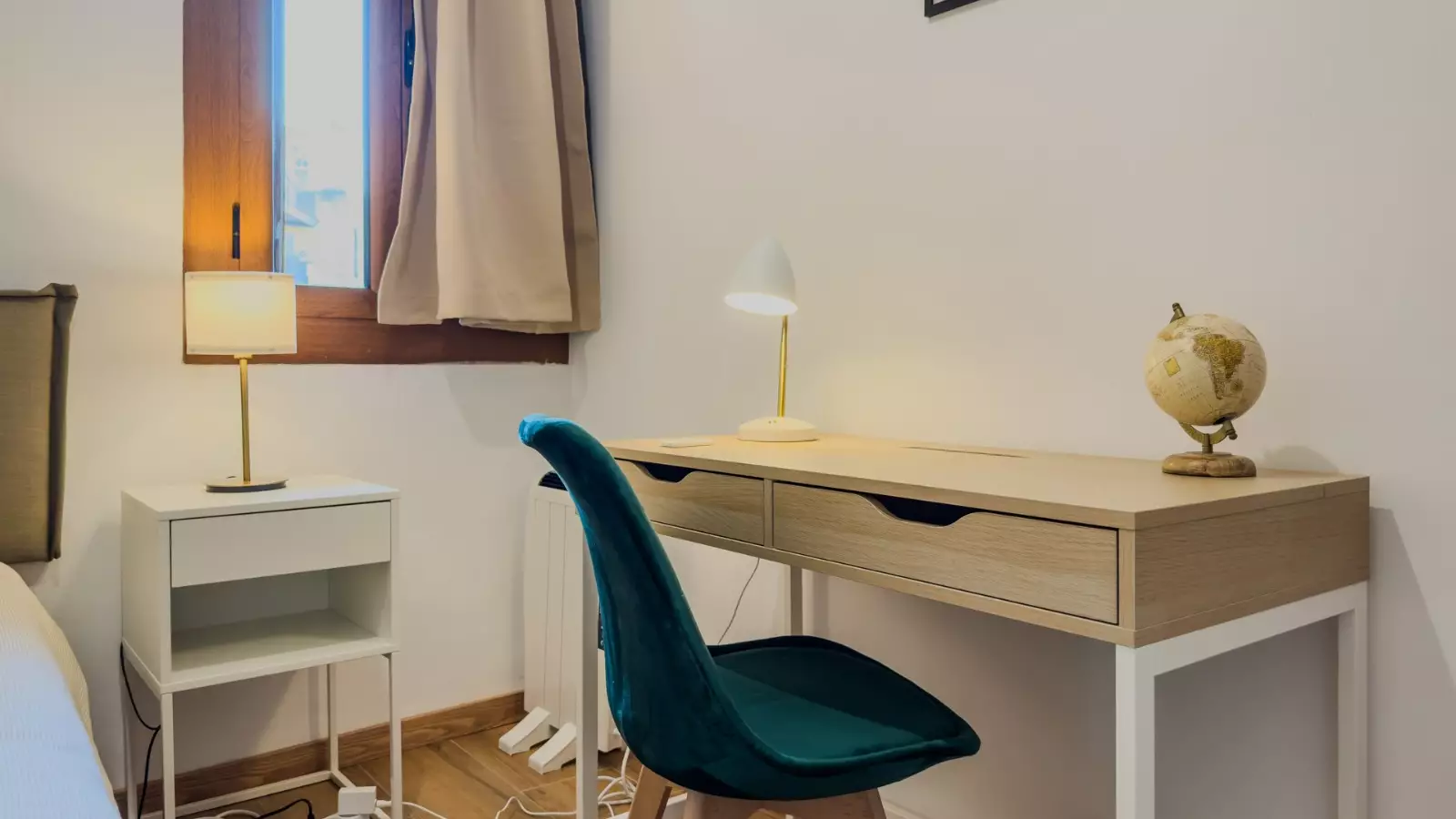 Habitación amueblada en piso compartido de 6 personas en Ciutat Vella · 3