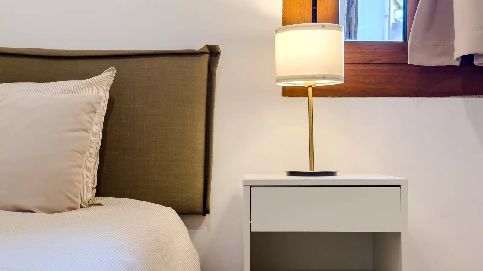 Habitación amueblada en piso compartido de 6 personas en Ciutat Vella · 4