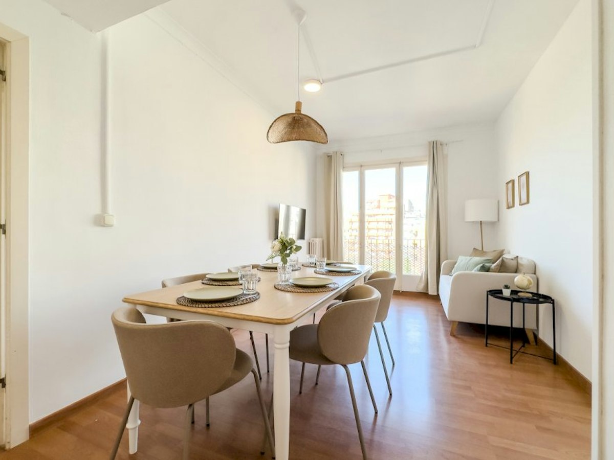 Habitación amueblada en piso compartido de 7 personas en Sants-Montjuïc · 3