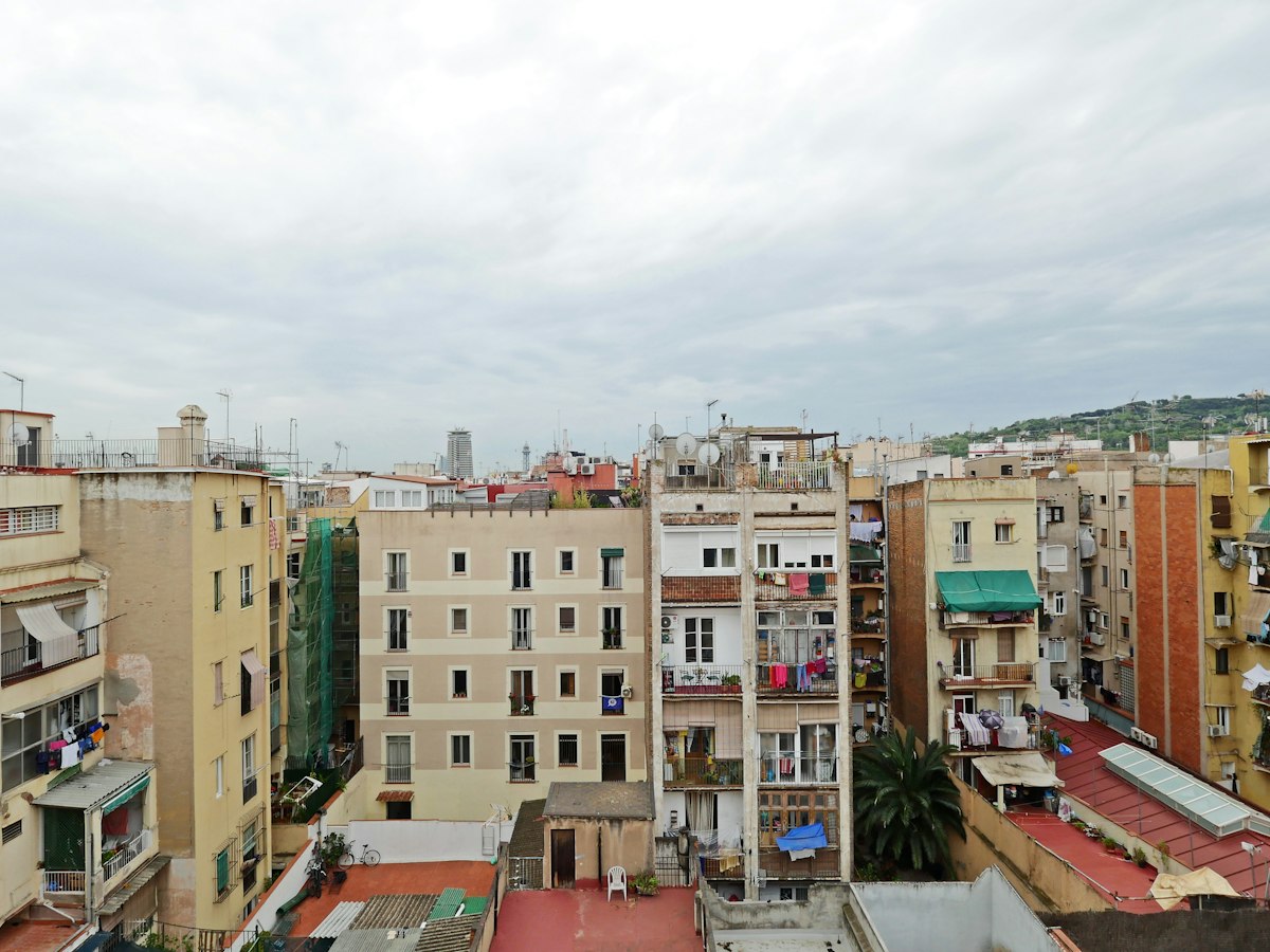 Habitación amueblada en piso compartido de 4 personas en Ciutat Vella · 4