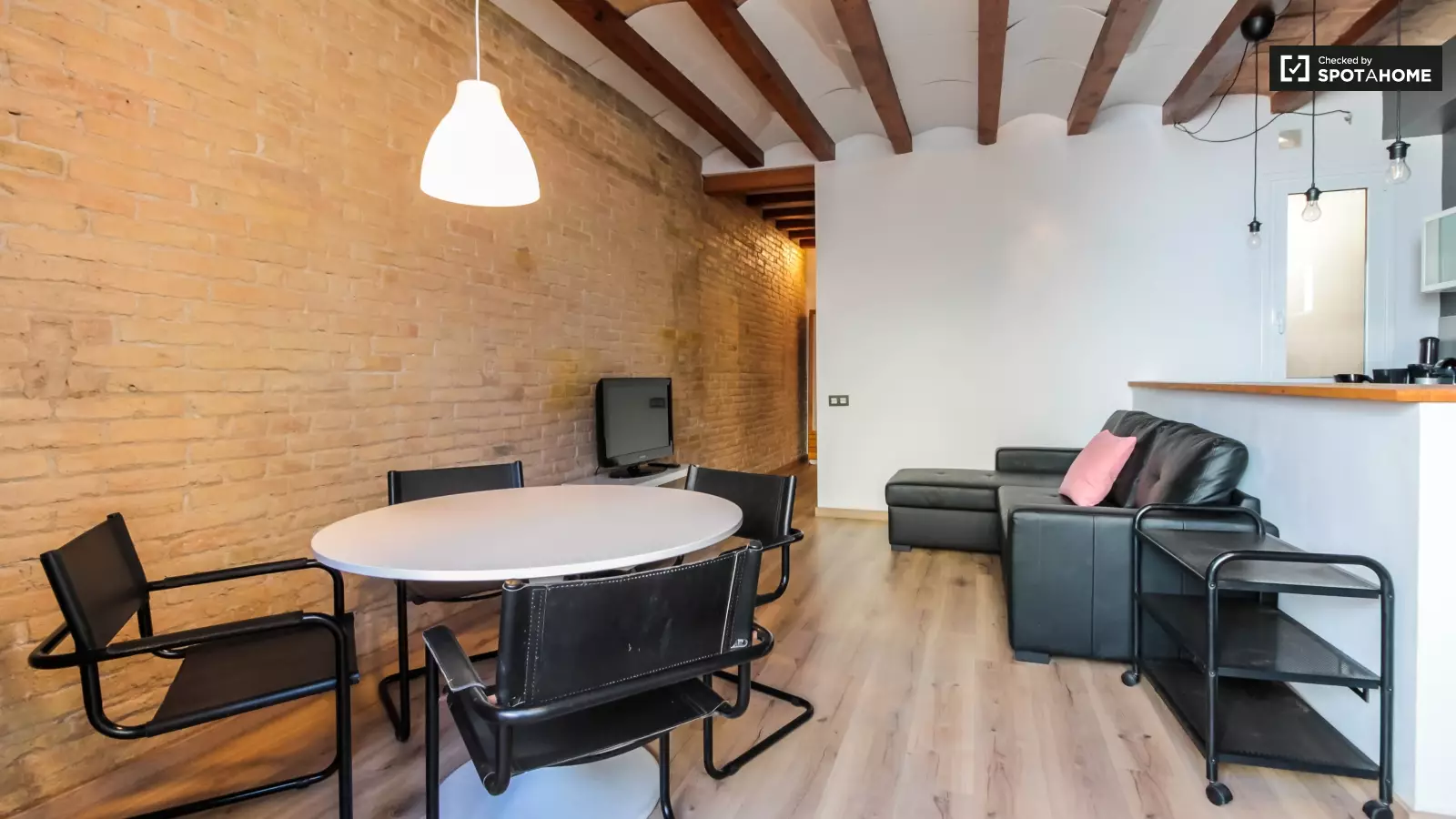 Furnished 3-bedroom flat in Sants-Montjuïc, 90 m² · 3