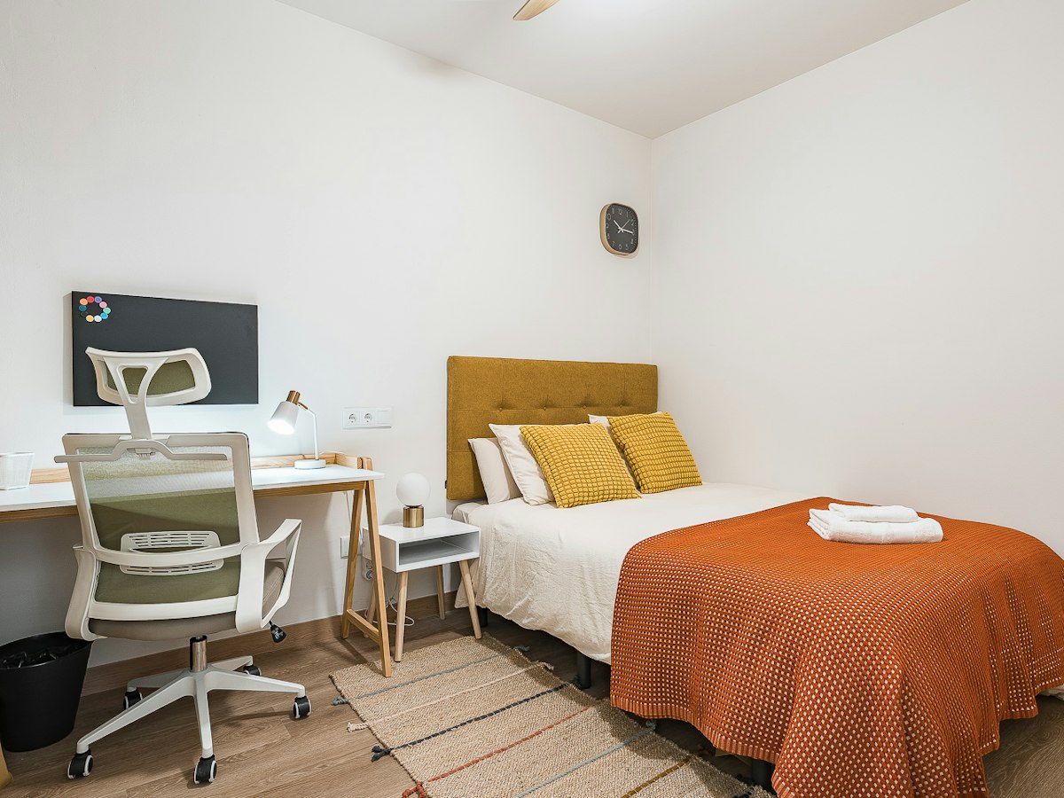 Furnished room in a 7-person shared flat in L'Hospitalet
