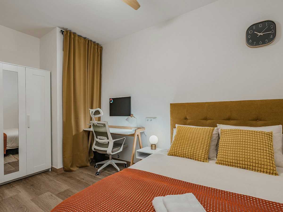 Furnished room in a 7-person shared flat in L'Hospitalet · 4