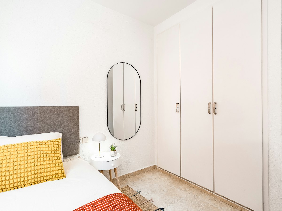 Furnished room in a 8-person shared flat in Sant Cugat · 3