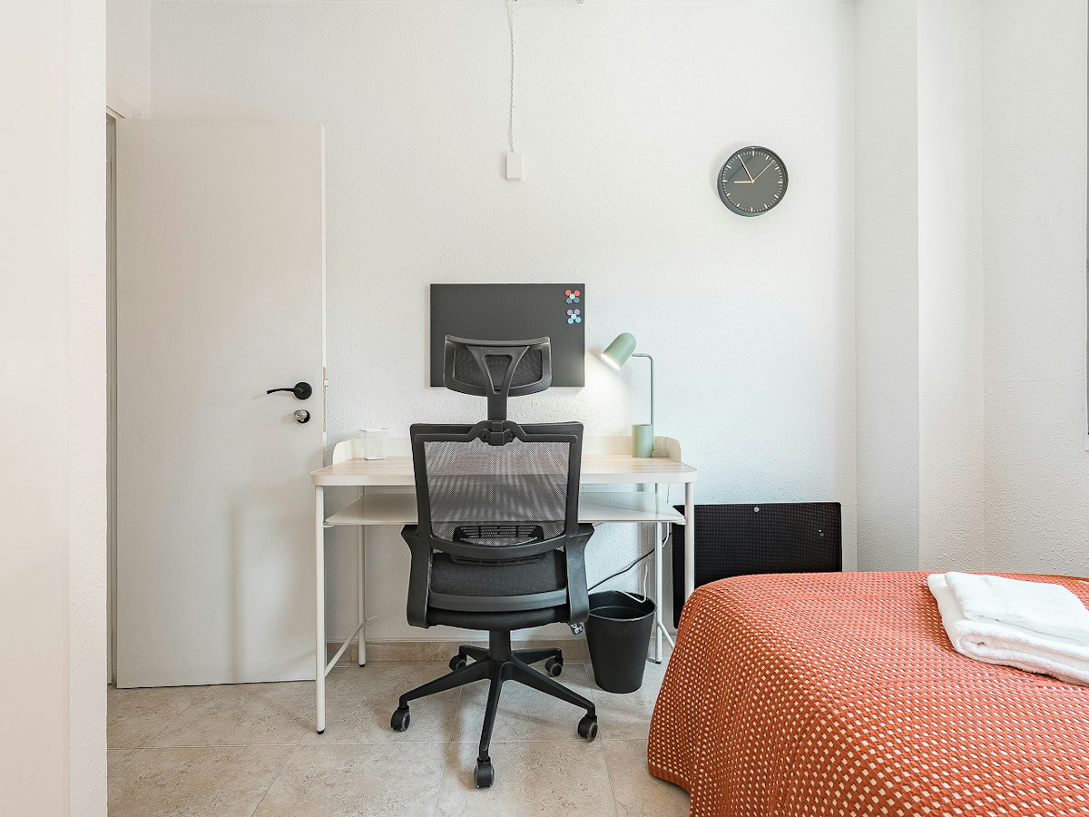Furnished room in a 8-person shared flat in Sant Cugat · 4