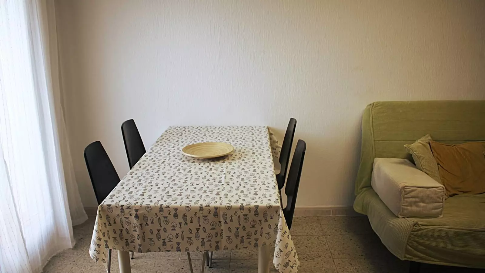 Furnished 3-bedroom flat in L'Hospitalet · 4