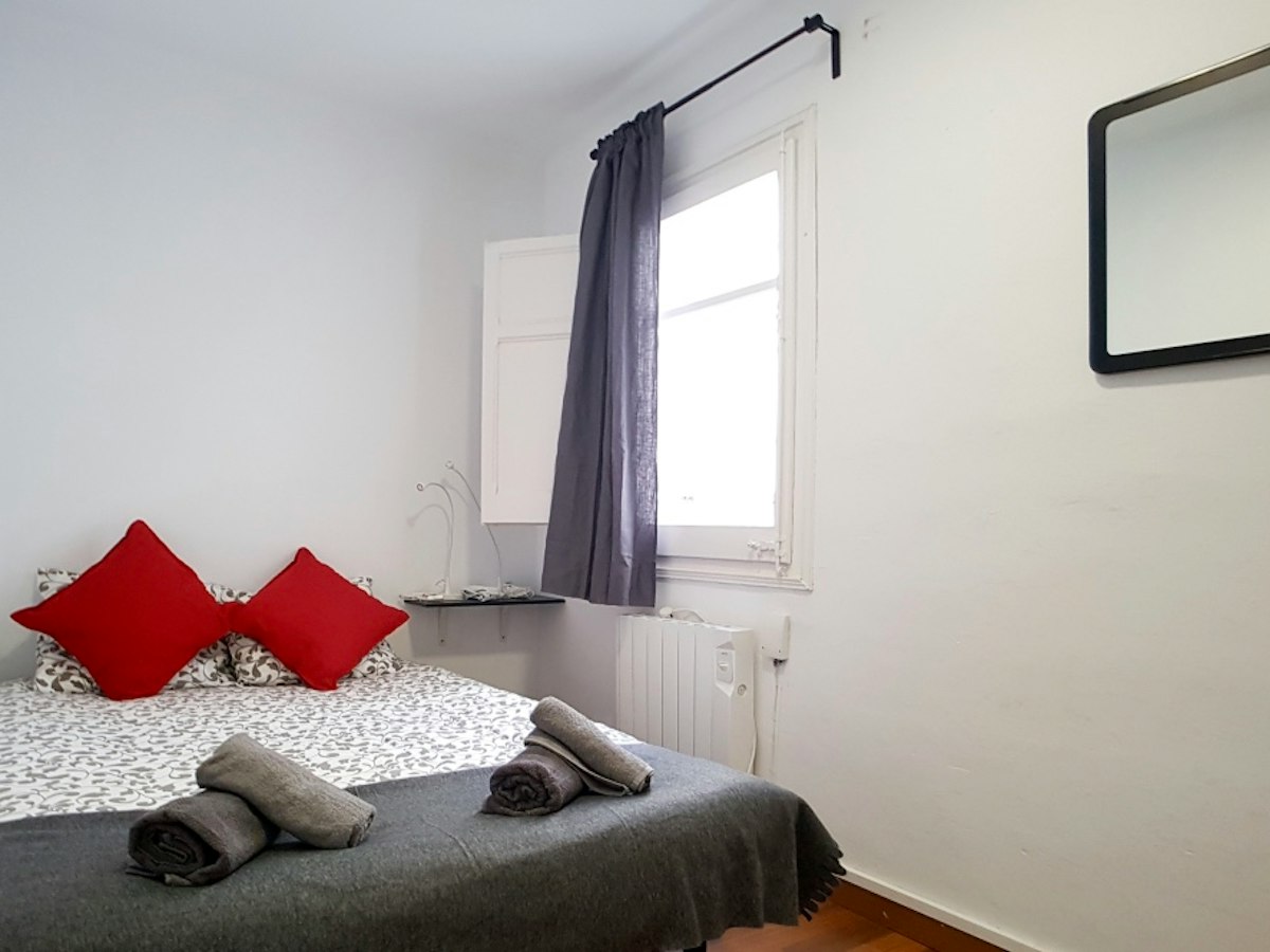 Furnished room in a 3-person shared flat in L'Hospitalet · 2