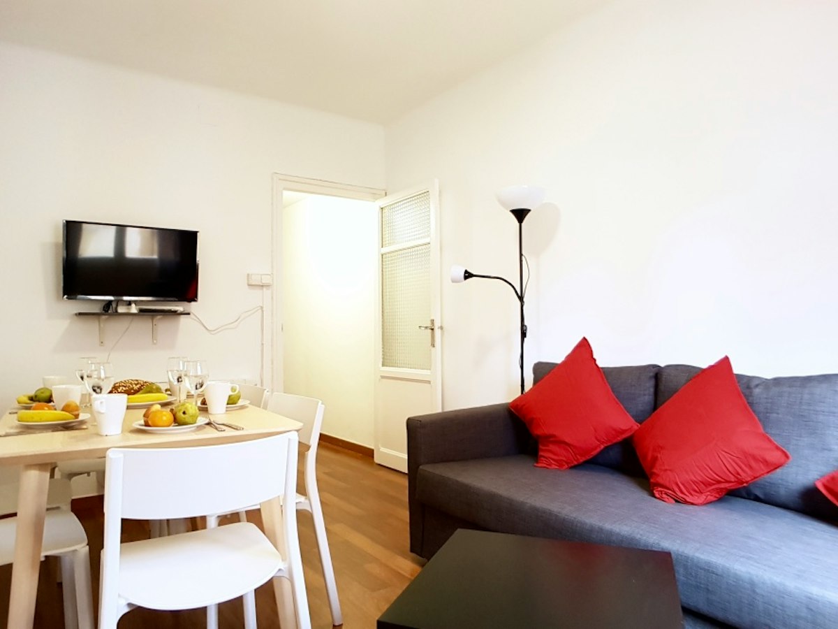 Furnished room in a 3-person shared flat in L'Hospitalet · 4
