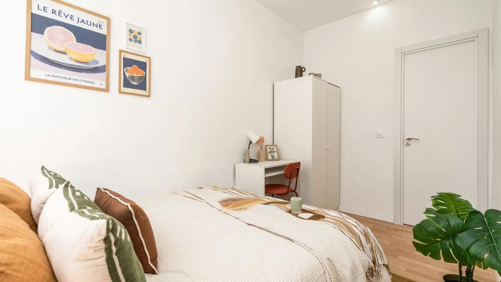 Furnished room in a shared flat in Sants-Montjuïc · 3