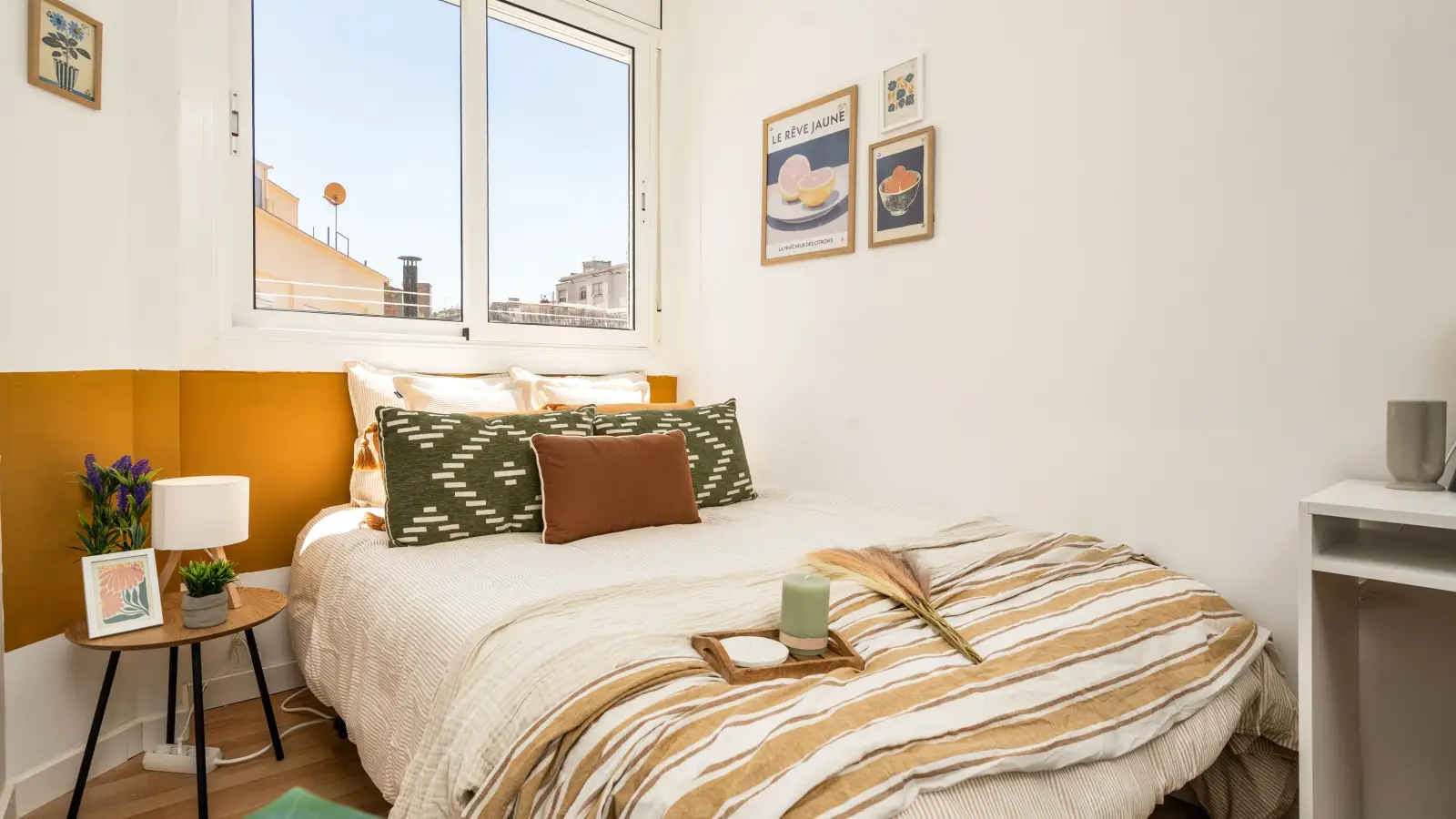 Furnished room in a shared flat in Sants-Montjuïc · 4