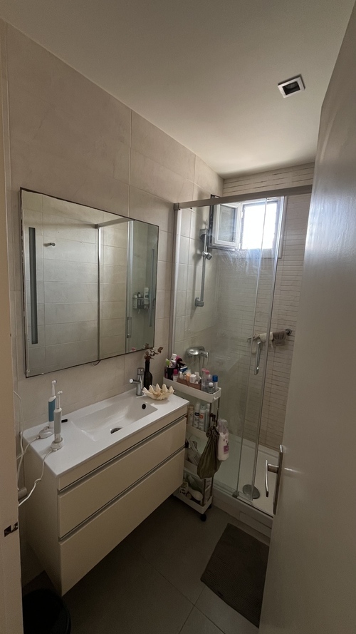 Room in a 2-person shared flat in Ciutat Vella · 2