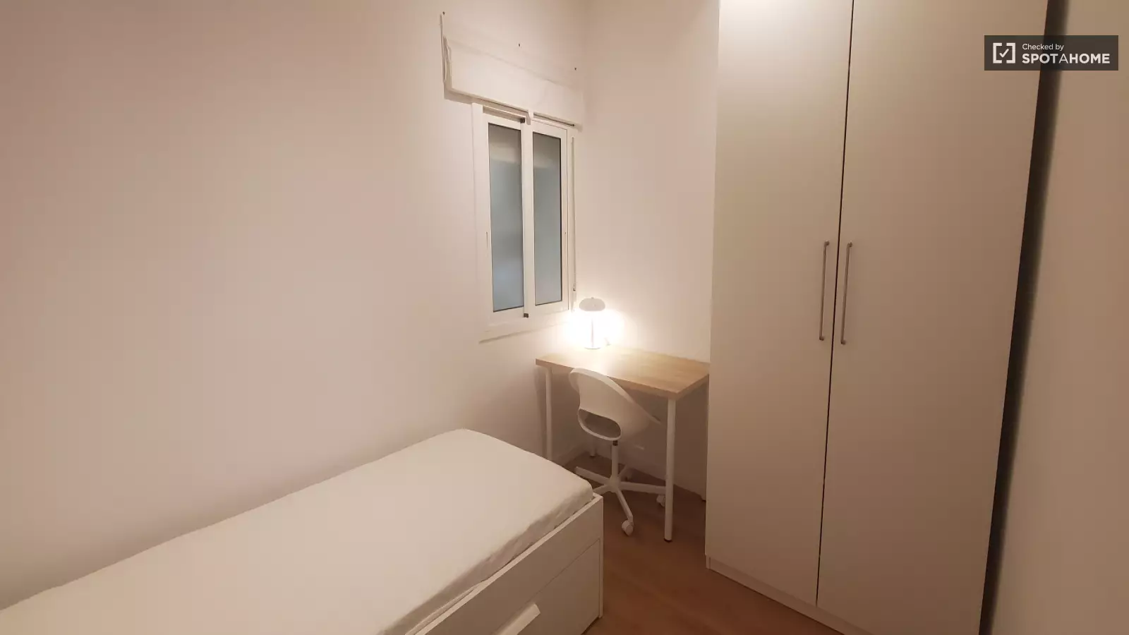 Habitación amueblada en piso compartido en Eixample · 3