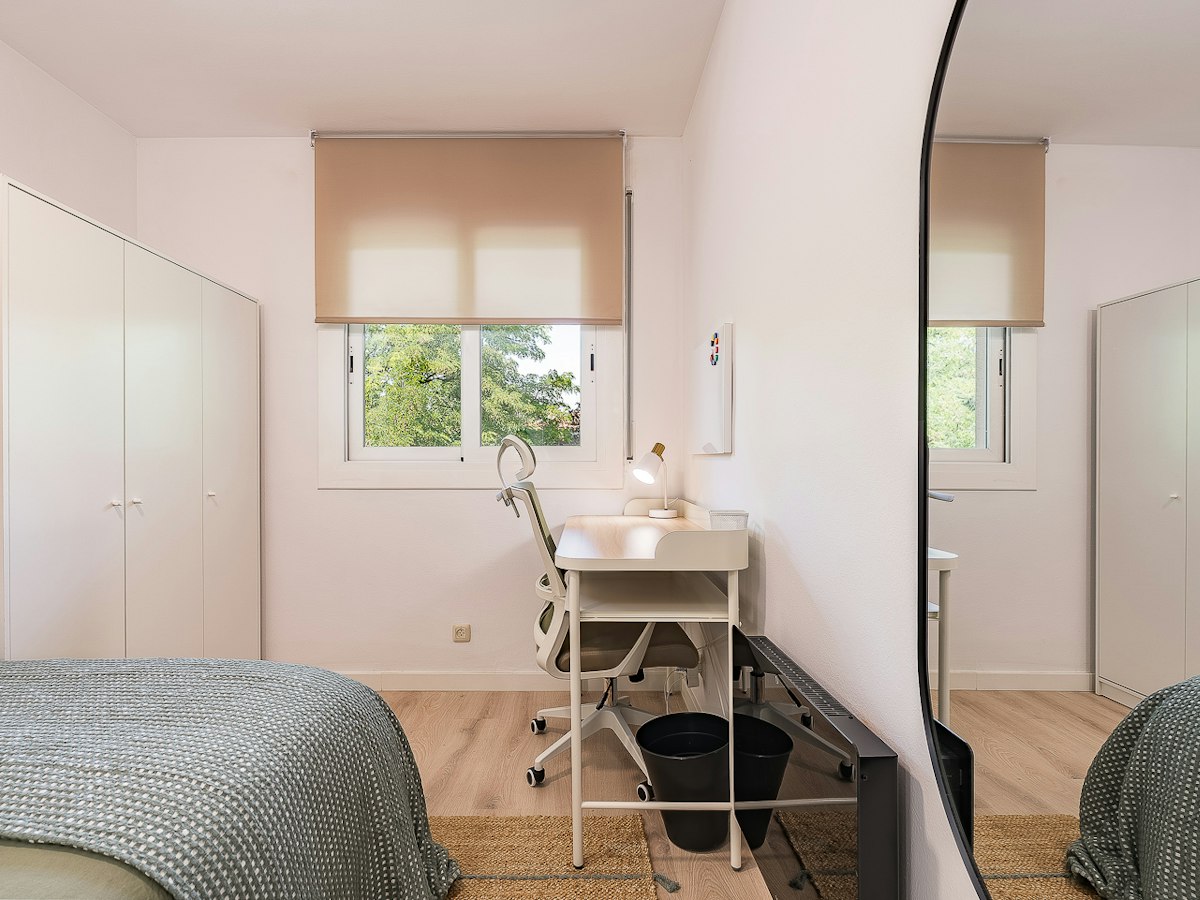 Furnished room in a 4-person shared flat in Sant Cugat · 2