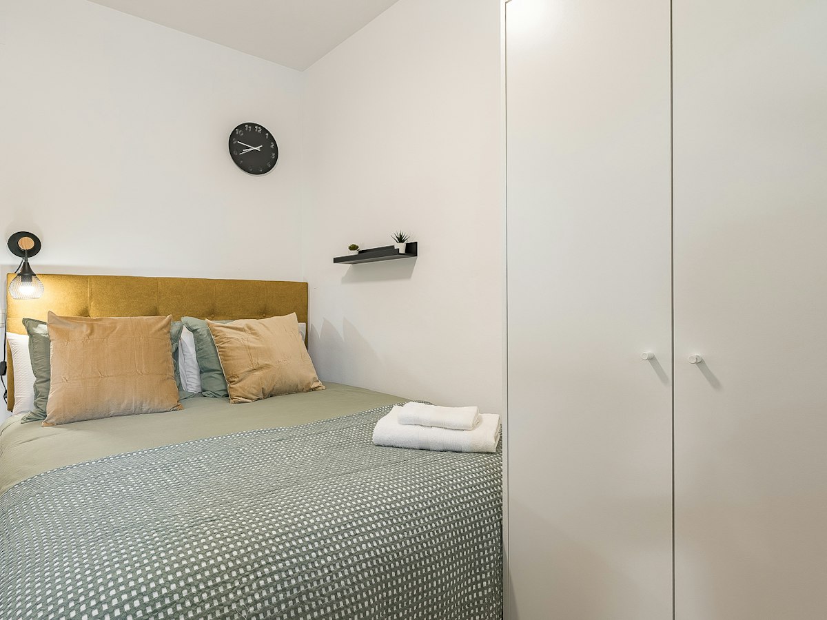 Furnished room in a 4-person shared flat in Sant Cugat · 4