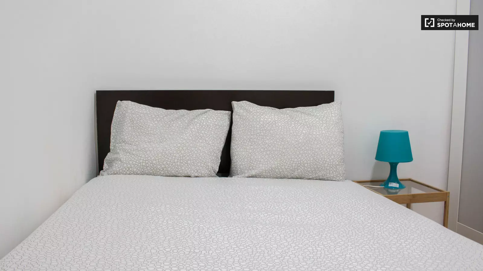 Furnished room in a 3-person shared flat in Ciutat Vella · 4