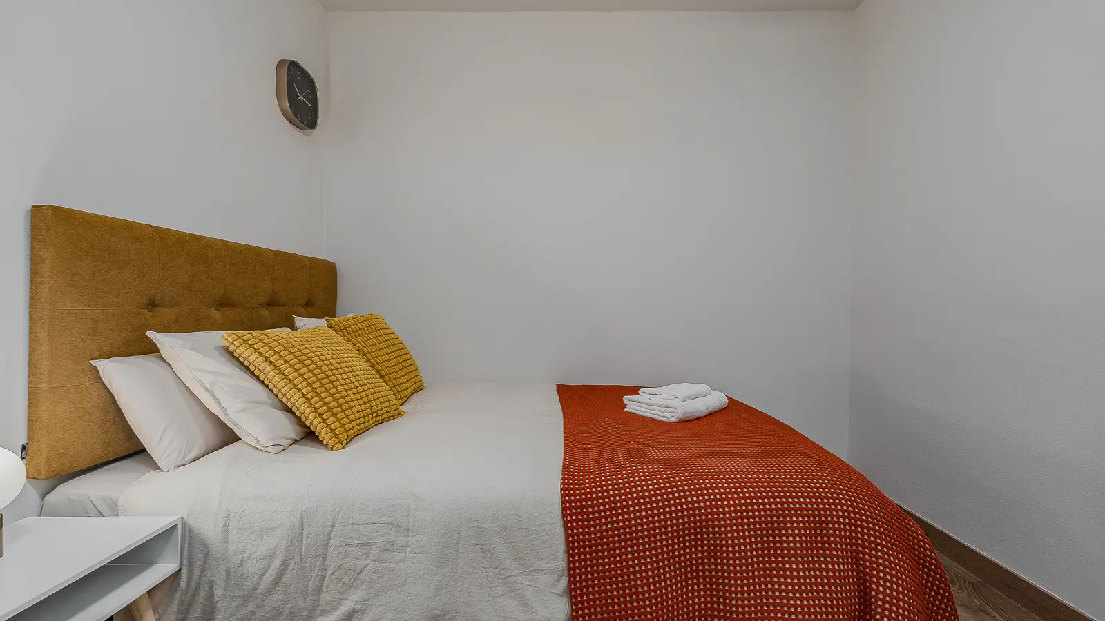 Furnished room in a shared flat in L'Hospitalet · 3