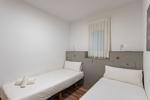 Room in a 2-person shared flat in Eixample · 2