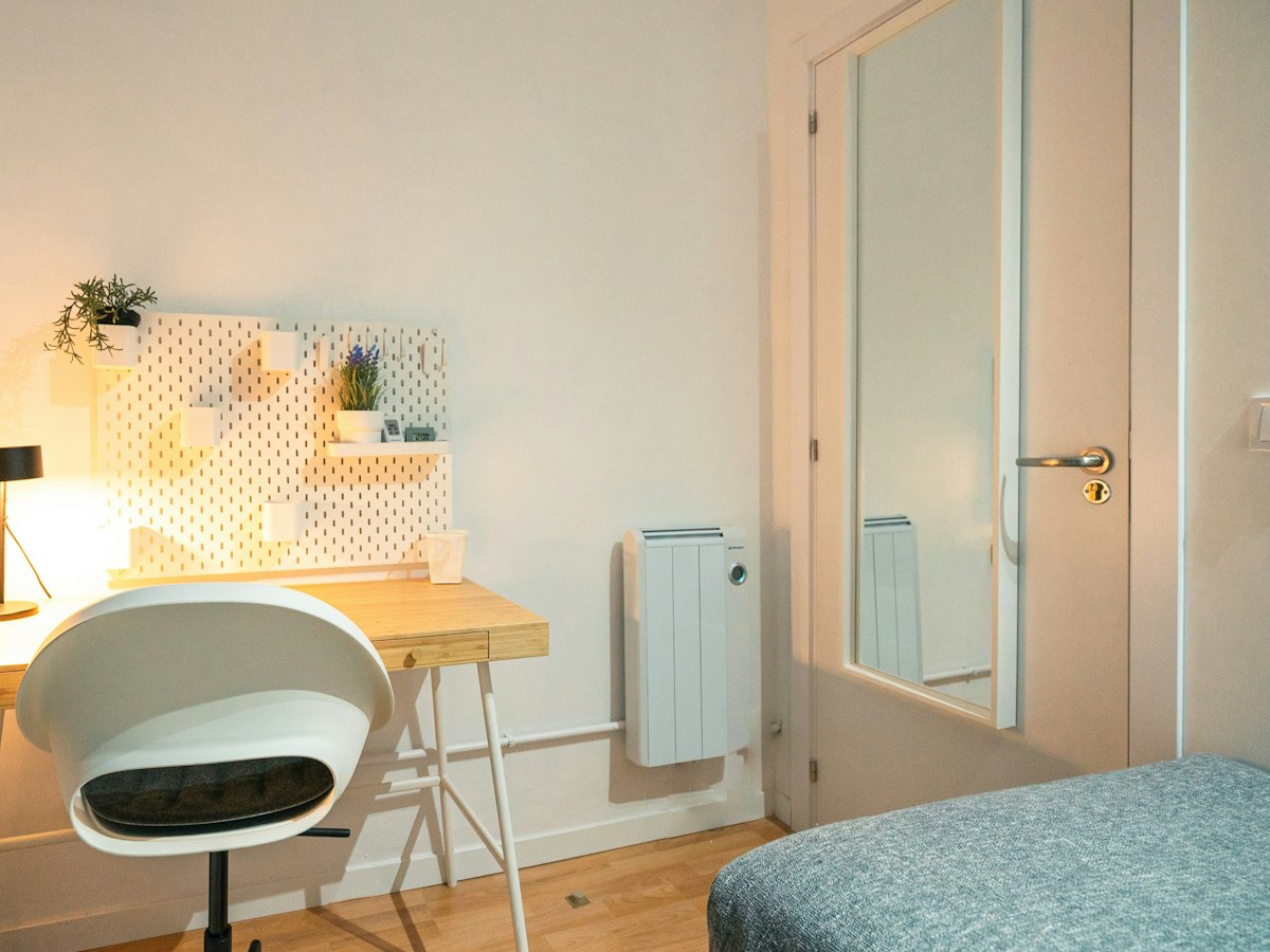Furnished room in a 4-person shared flat in Gràcia · 3