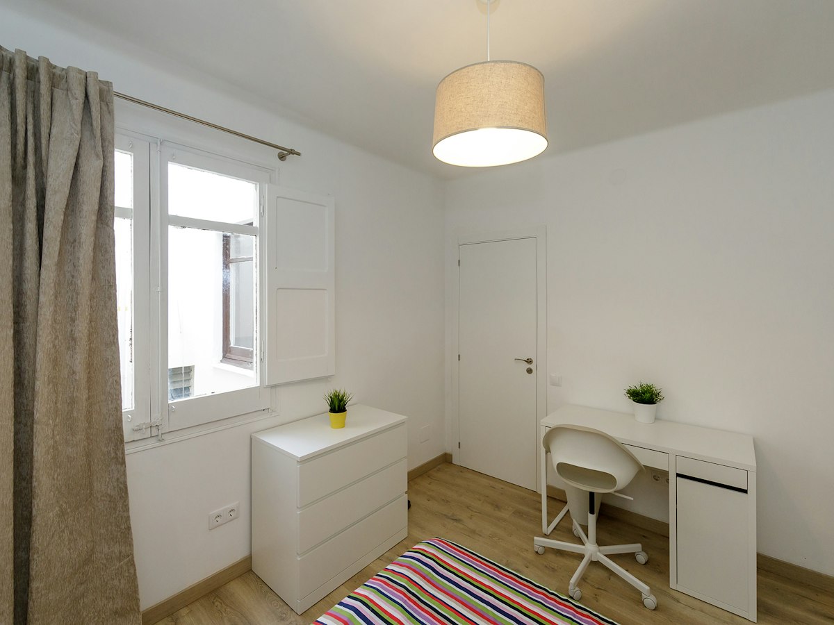 Furnished room in a 4-person shared flat in L'Hospitalet