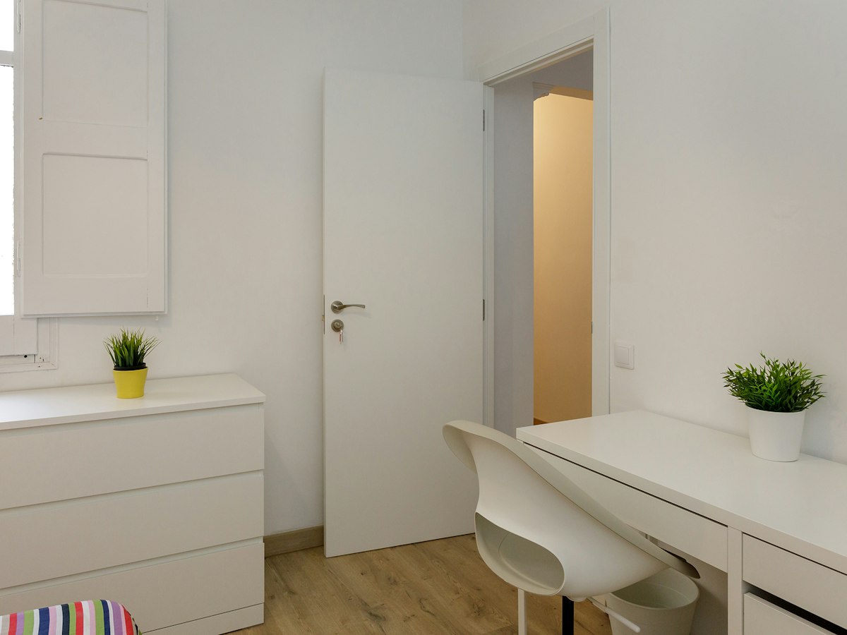 Furnished room in a 4-person shared flat in L'Hospitalet · 4