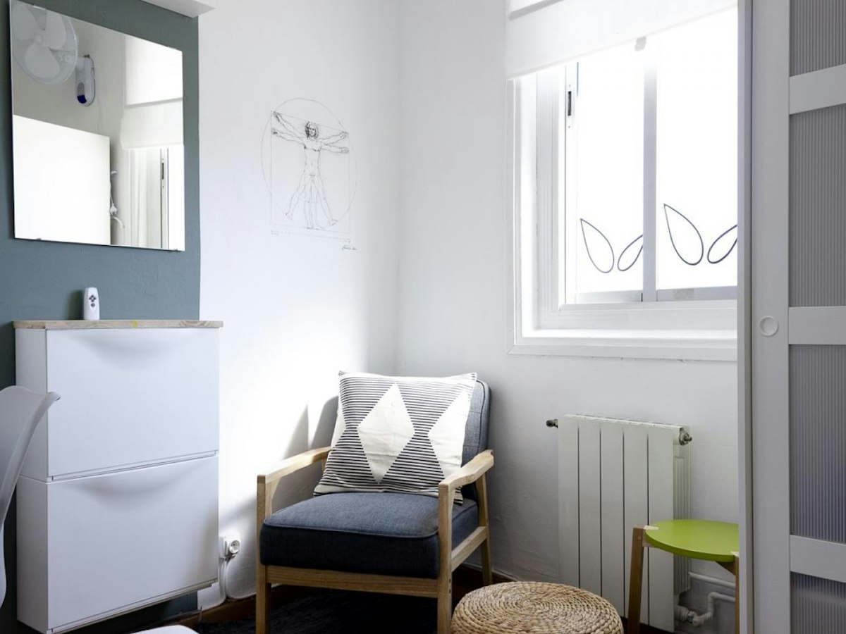 Furnished room in a 6-person shared flat in Gràcia · 3