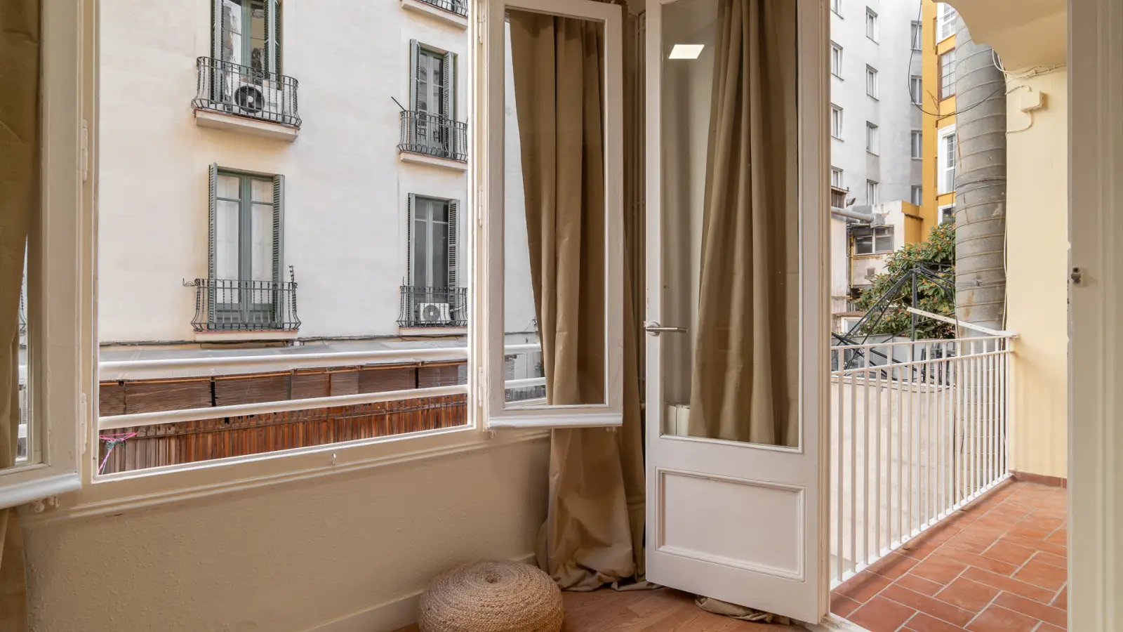 Furnished room in a shared flat in Sarrià–Sant Gervasi · 4