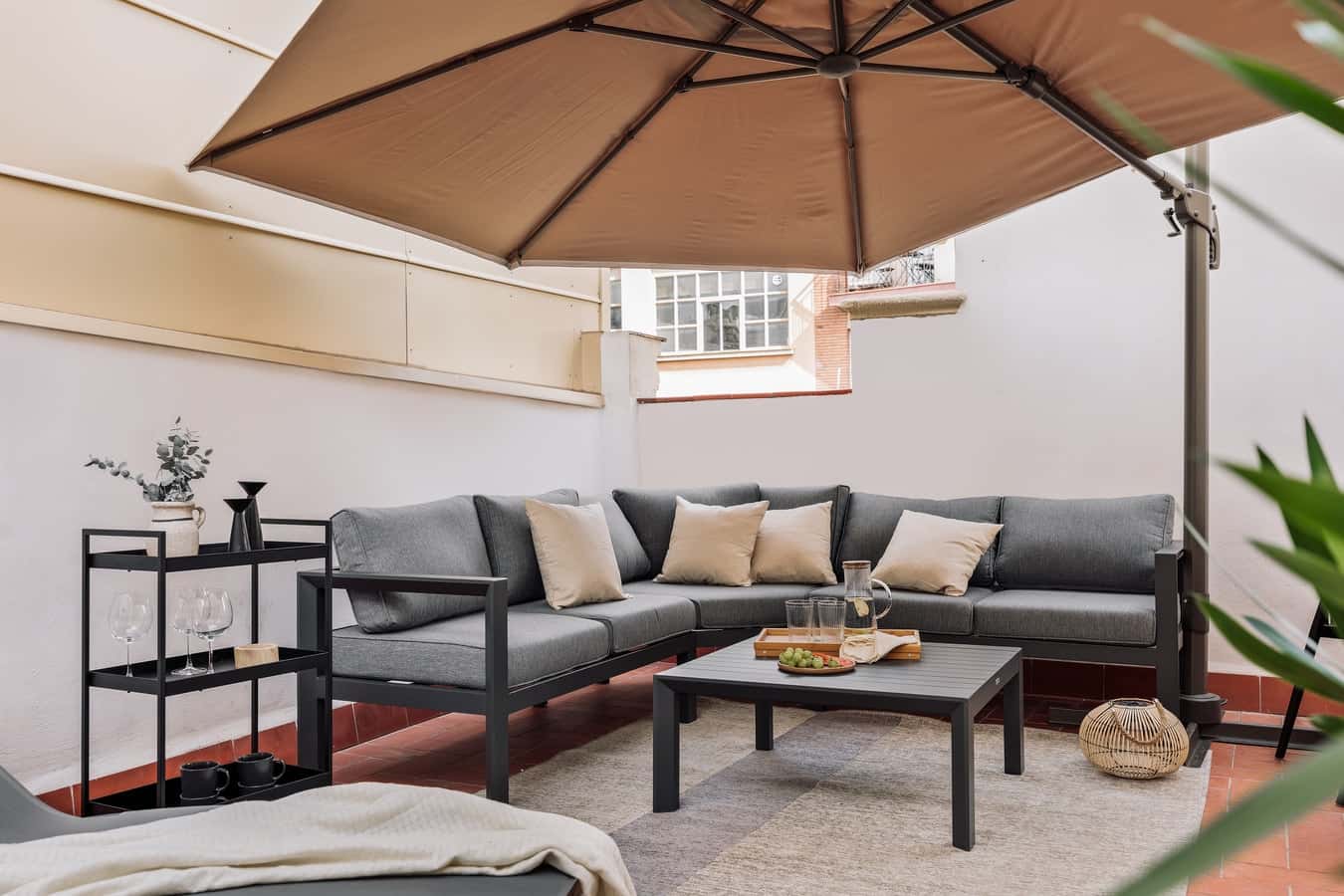 Furnished 1-bedroom flat in Eixample, 42 m² · 3