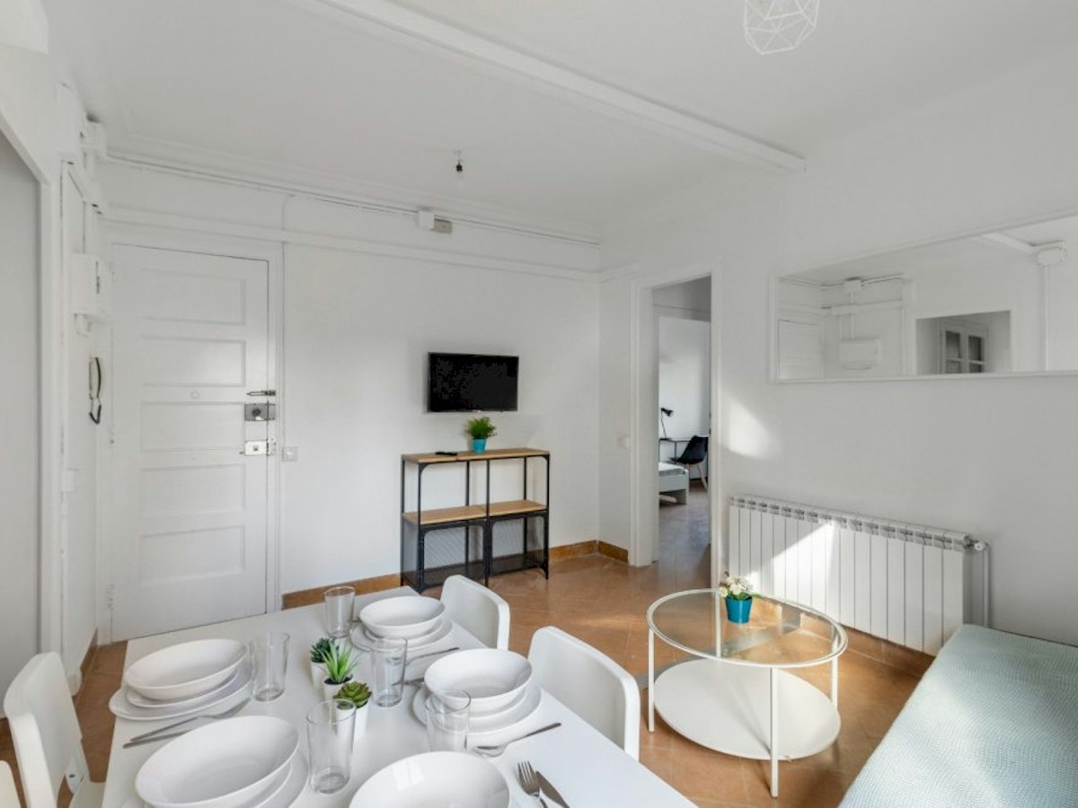 Furnished room in a 6-person shared flat in Sant Martí · 4