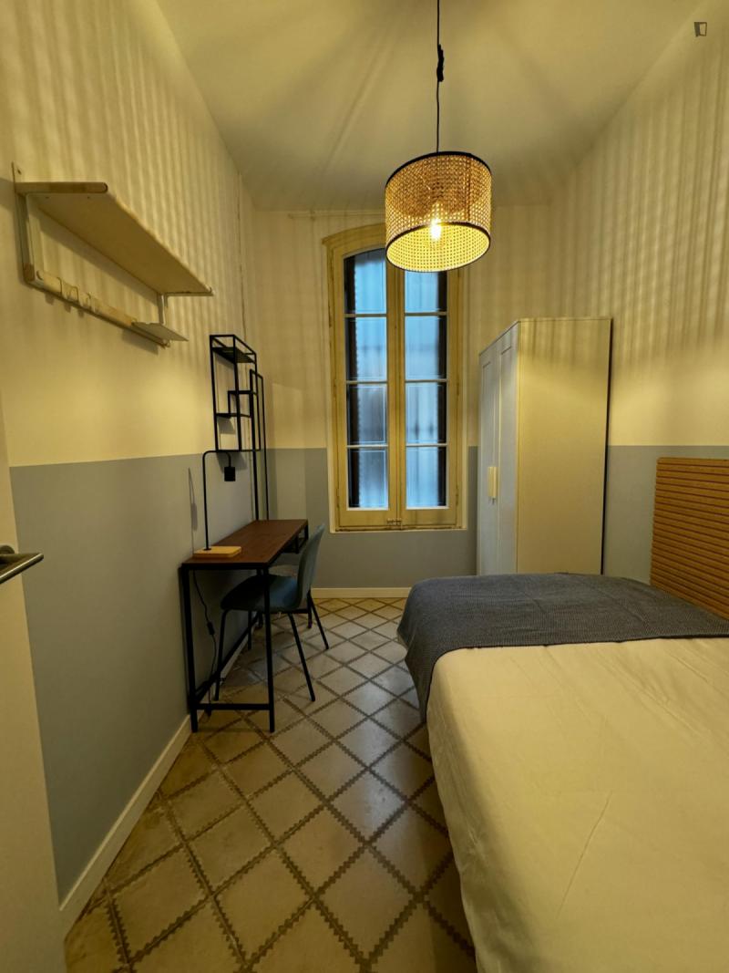 Habitación amueblada en piso compartido de 7 personas en Gràcia · 3