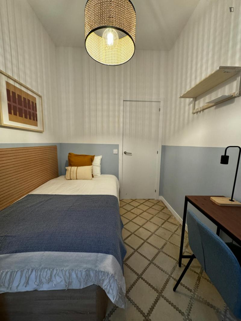 Habitación amueblada en piso compartido de 7 personas en Gràcia · 4