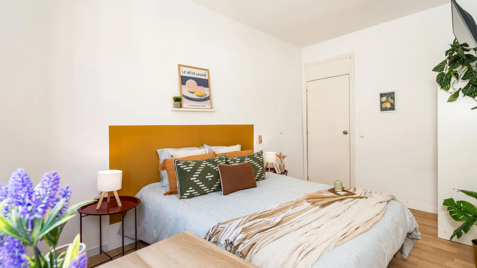 Furnished room in a shared flat in Sants-Montjuïc · 3