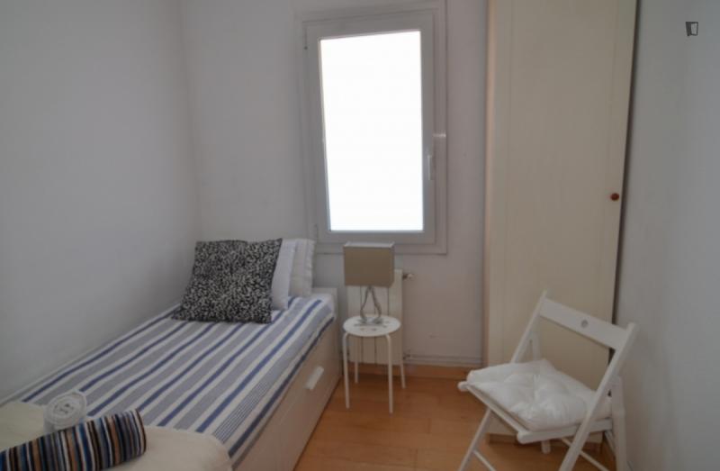 Furnished 2-bedroom flat in Horta-Guinardó · 3