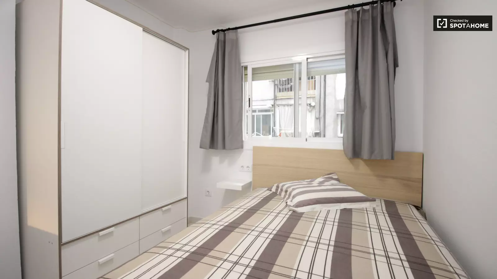 Furnished room in a shared flat in Sant Martí · 2