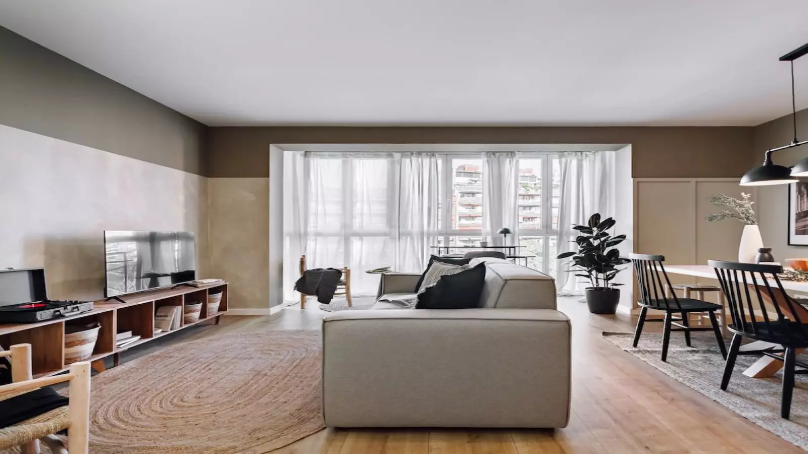 Furnished 2-bedroom flat in Eixample, 75 m² · 2