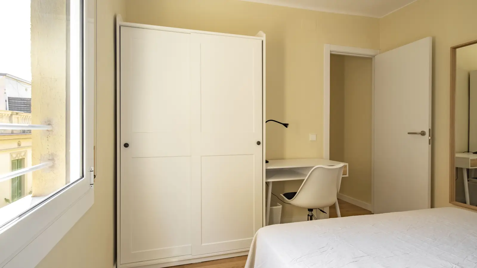 Piso de 2 dormitorios amueblado en Gràcia, 50 m² · 4